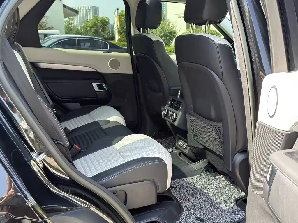 Land Rover Discovery 2023 360PS R-Dynamic S