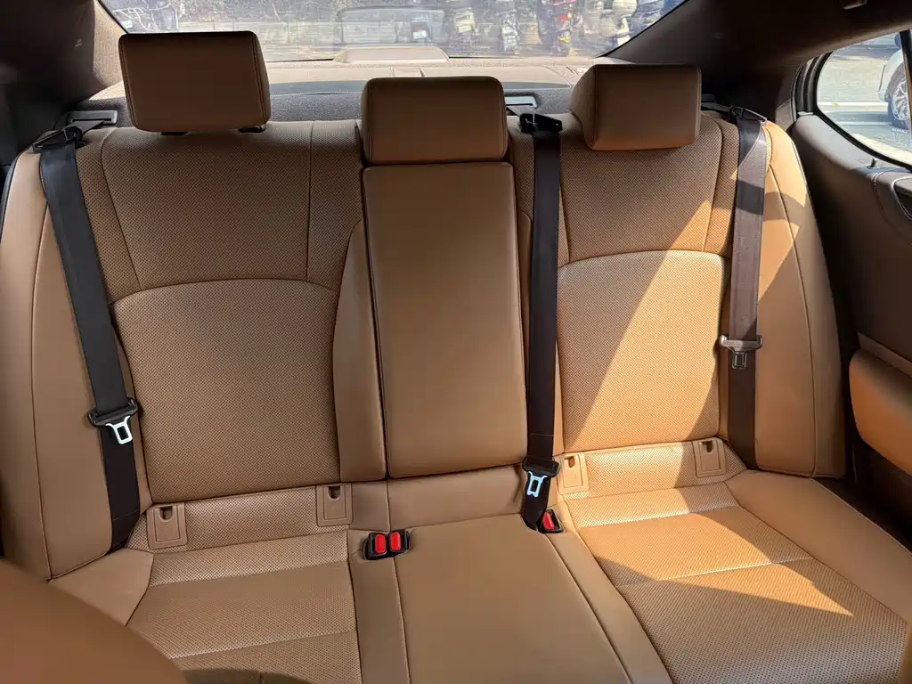 Lexus ES — миниатюра 11