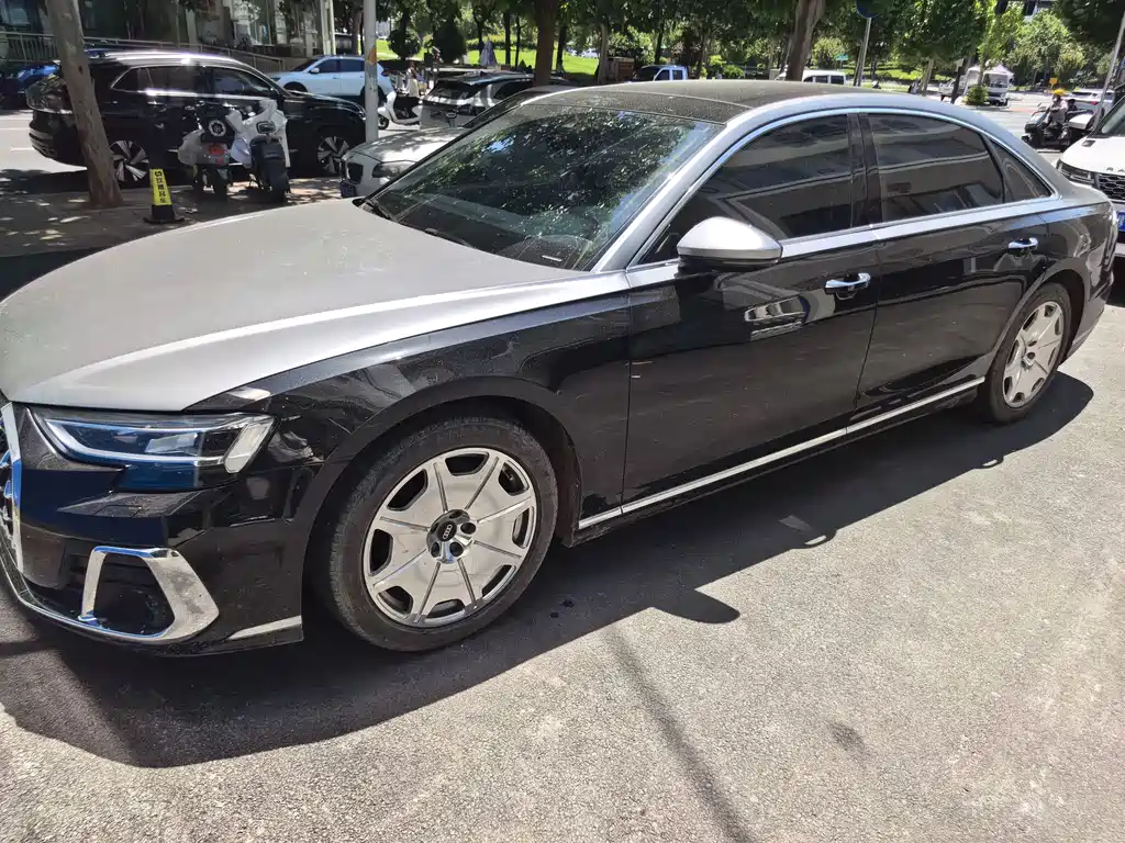 Купить Audi A8
