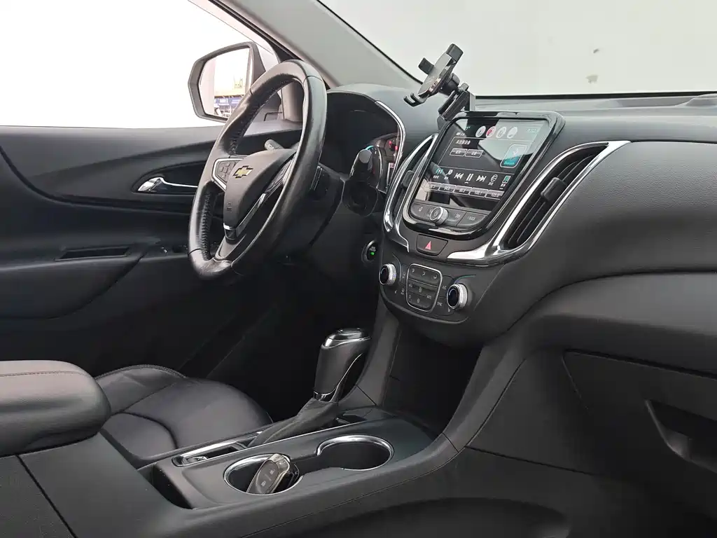 Chevrolet Equinox — миниатюра 11