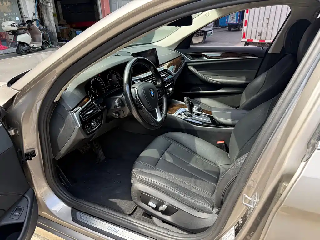 BMW 5 Series — миниатюра 4