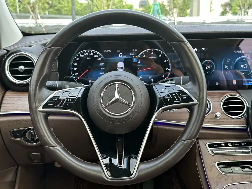 Mercedes-Benz E-Class — миниатюра 13