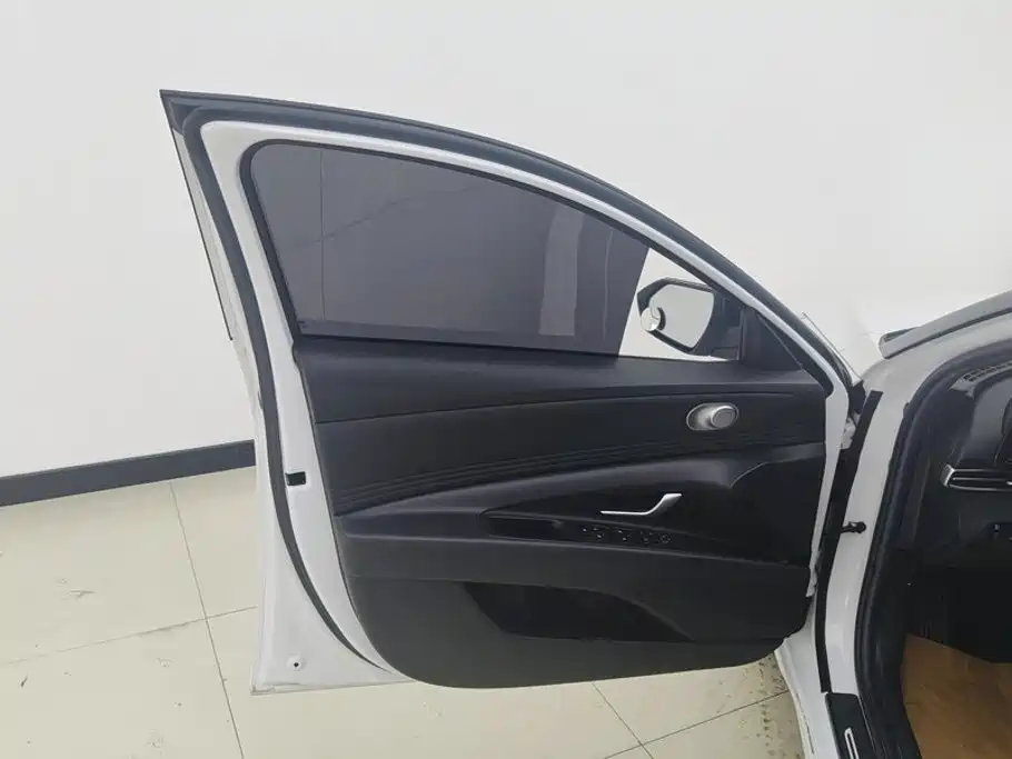 Hyundai Elantra — миниатюра 7