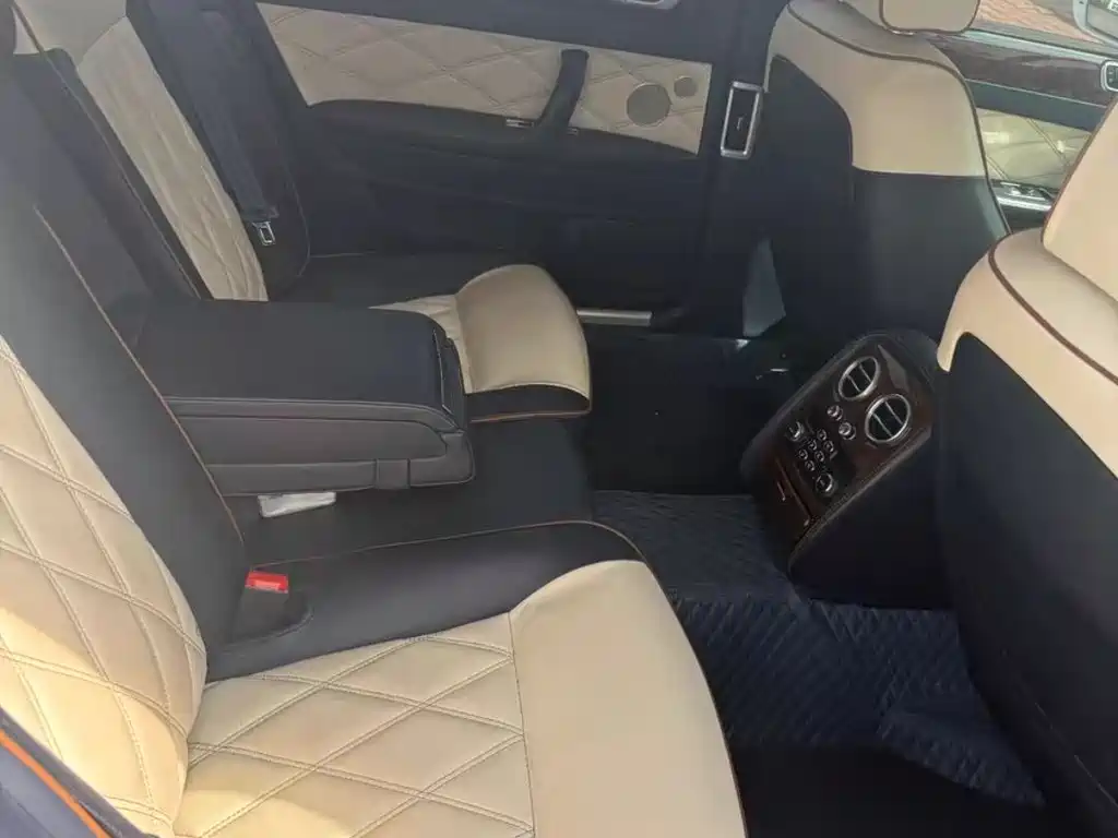 Bentley Flying Spur 2010 6.0T мест