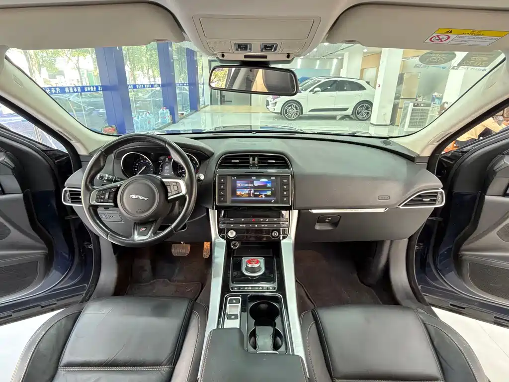 Jaguar F-PACE — миниатюра 5