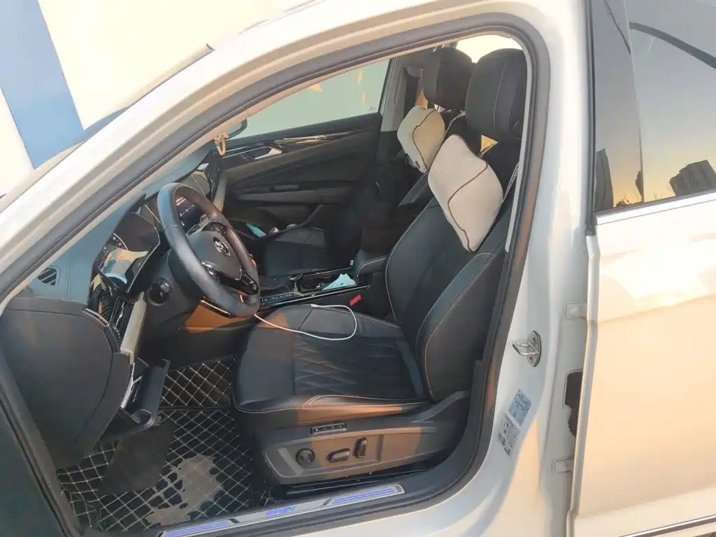 Volkswagen Passat PHEV — миниатюра 16
