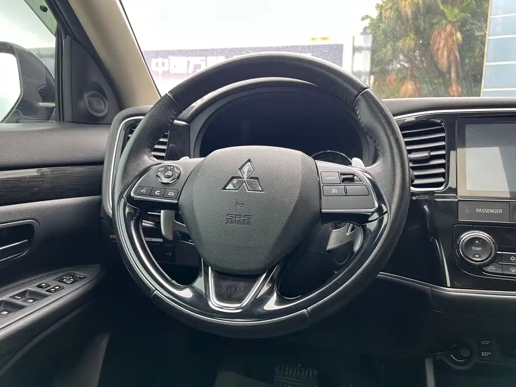 Mitsubishi Outlander — миниатюра 14