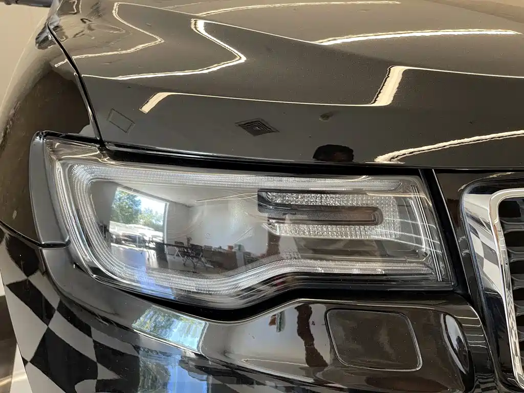 Jeep Grand Cherokee (Import) — миниатюра 9