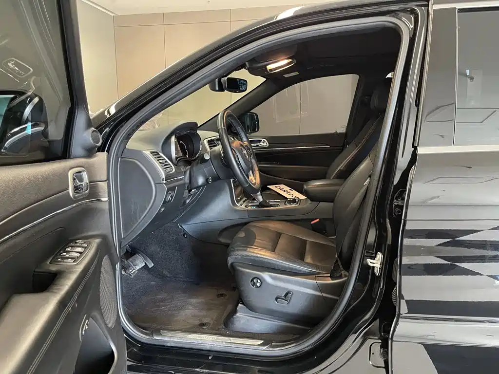 Jeep Grand Cherokee (Import) — миниатюра 17