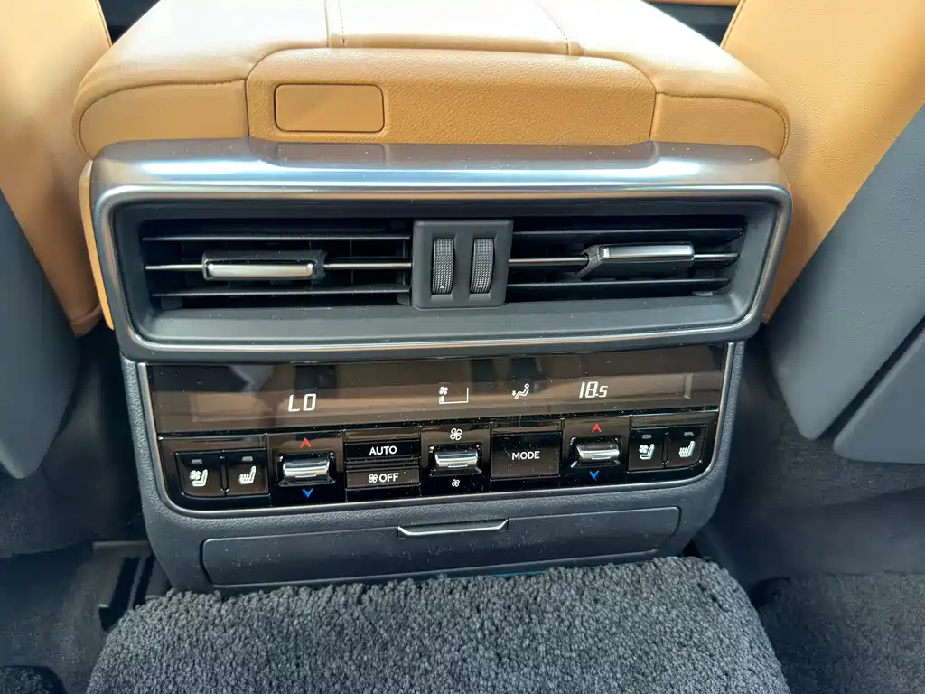 Lexus LX 2025 700h