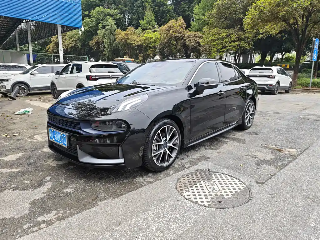 Купить Lynk & Co 03