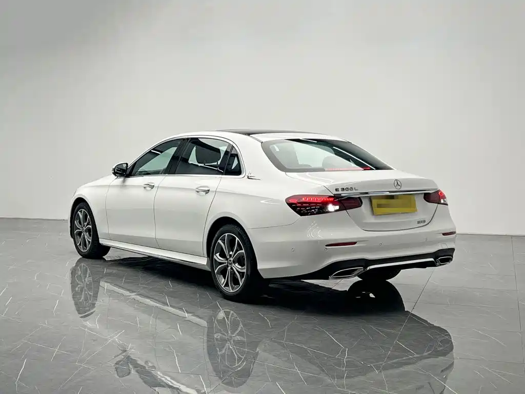 Mercedes-Benz E-Class — миниатюра 4