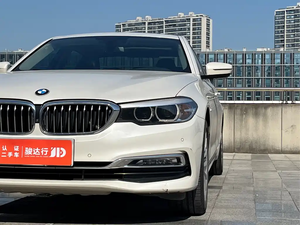 BMW 5 Series — миниатюра 7