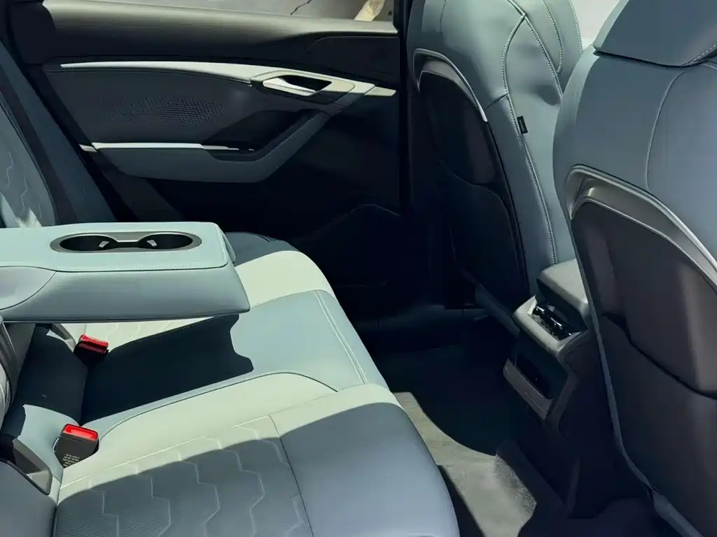 Audi Q6L e-tron — миниатюра 8