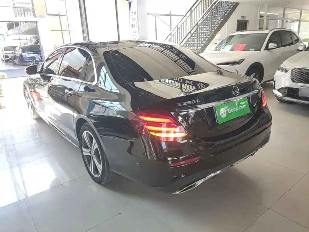 Mercedes-Benz E-Class — миниатюра 5