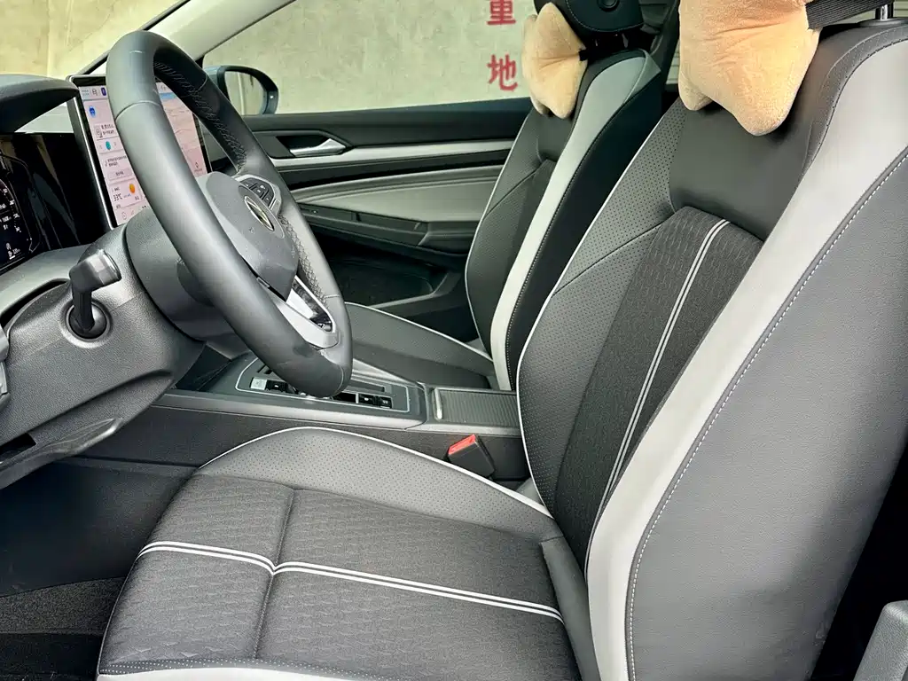 Volkswagen Golf 2026 300TSI Pro
