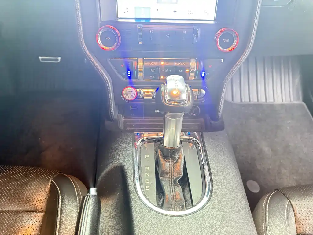 Ford Mustang — миниатюра 6