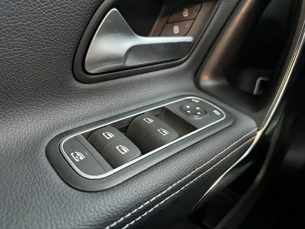 Mercedes-Benz A-Class Facelift A 180 L Sport Sedan, фото 12