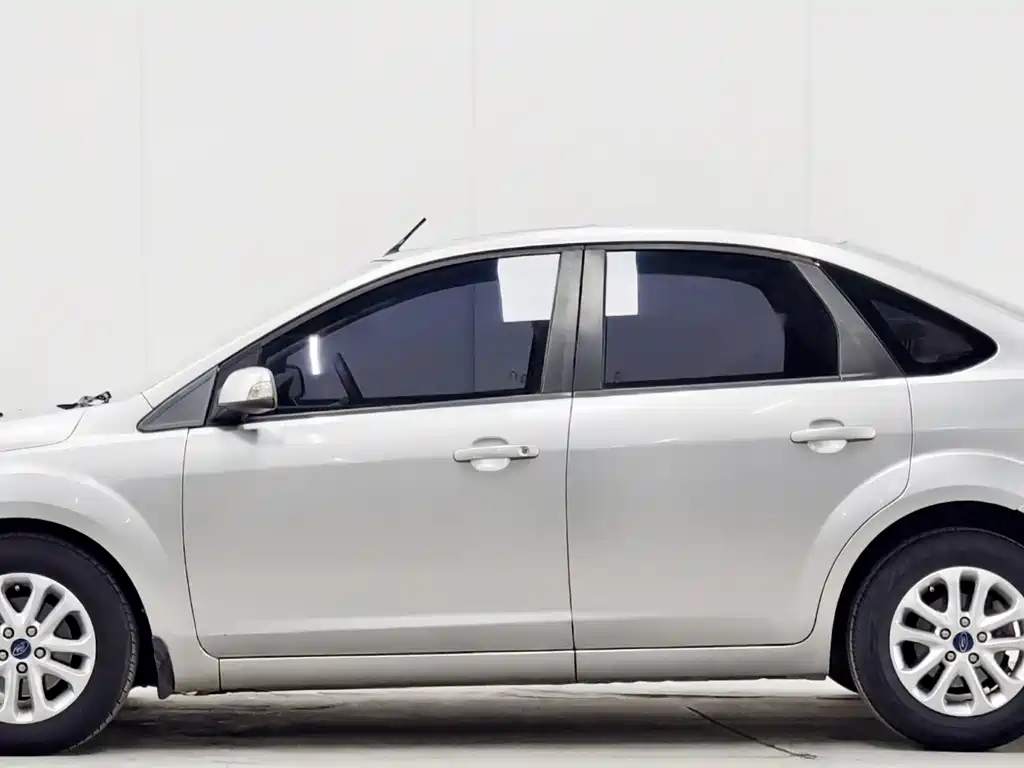 Ford Focus 2013 1.8L AT