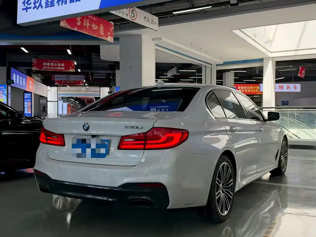 BMW 5 Series — миниатюра 4