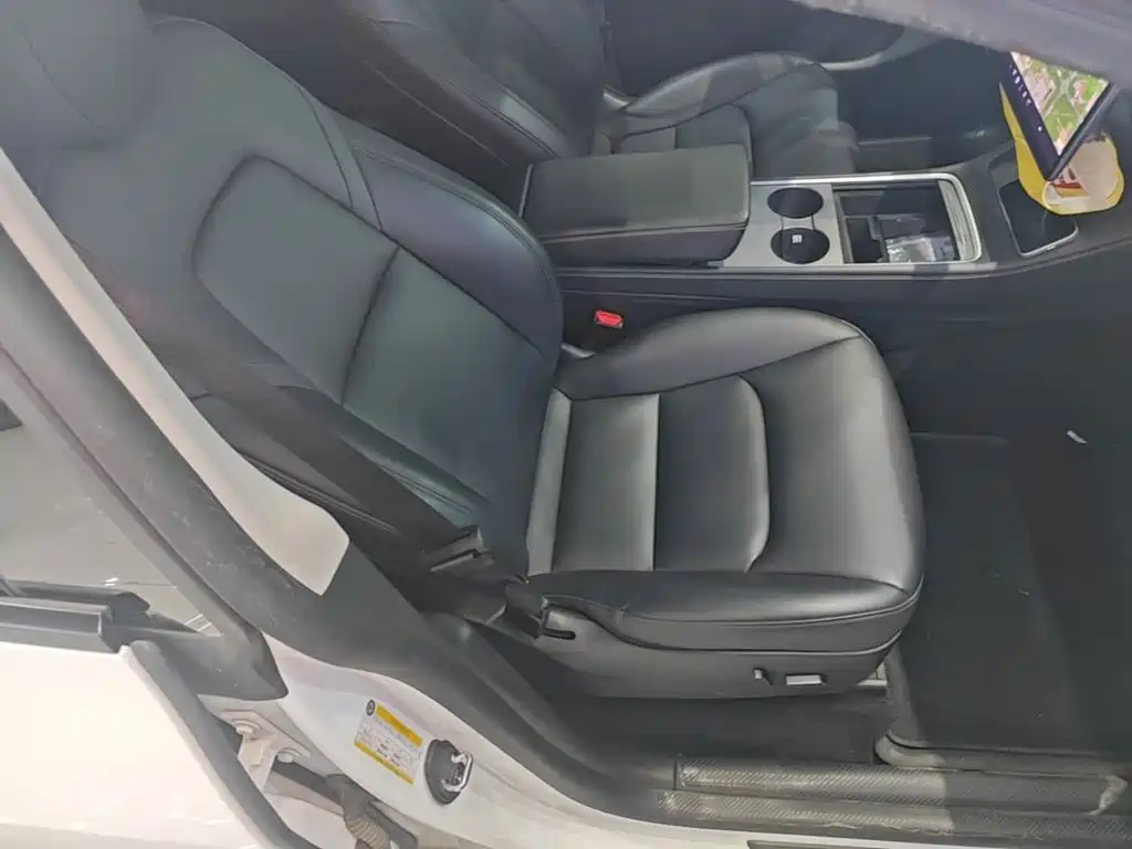 Tesla Model Y — миниатюра 25