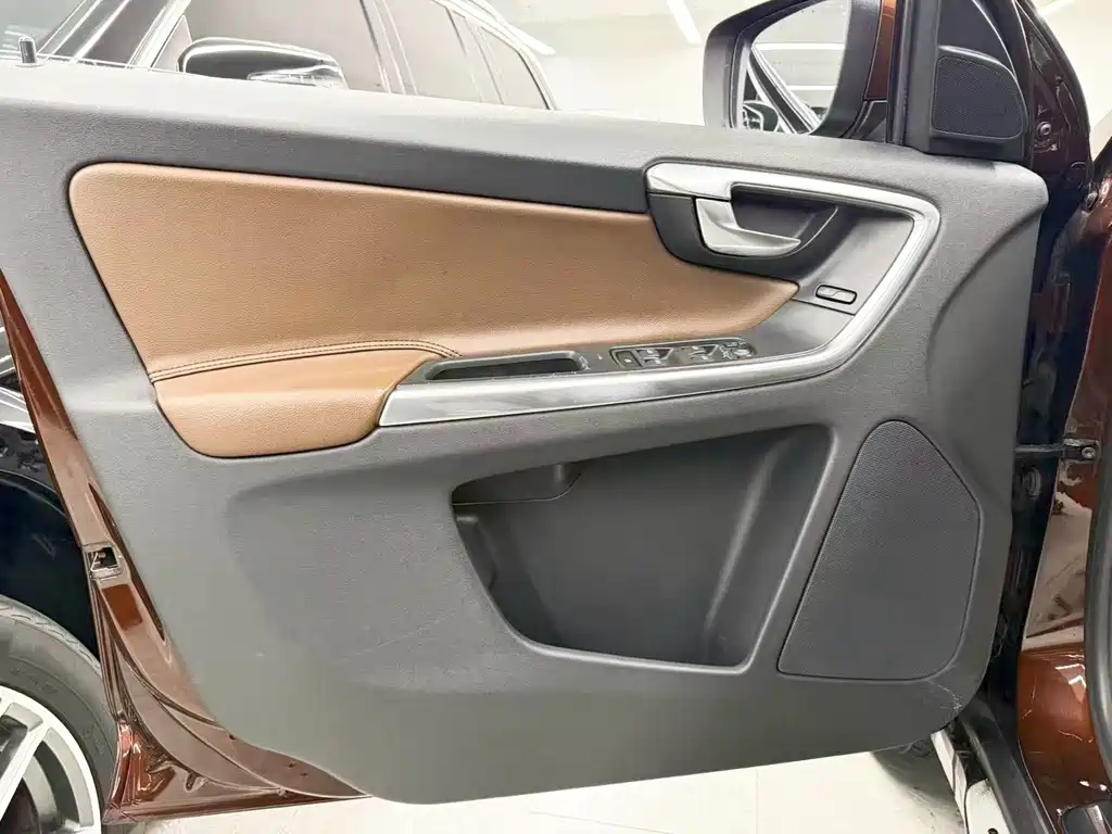 Volvo XC60 (Import) — миниатюра 12