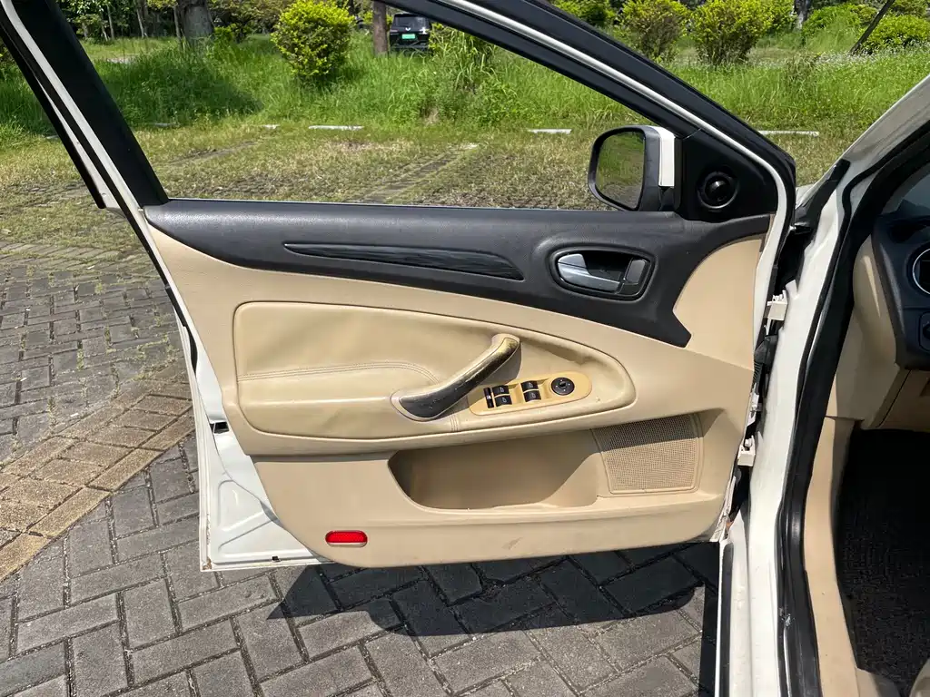 Ford Mondeo Zhisheng — миниатюра 19