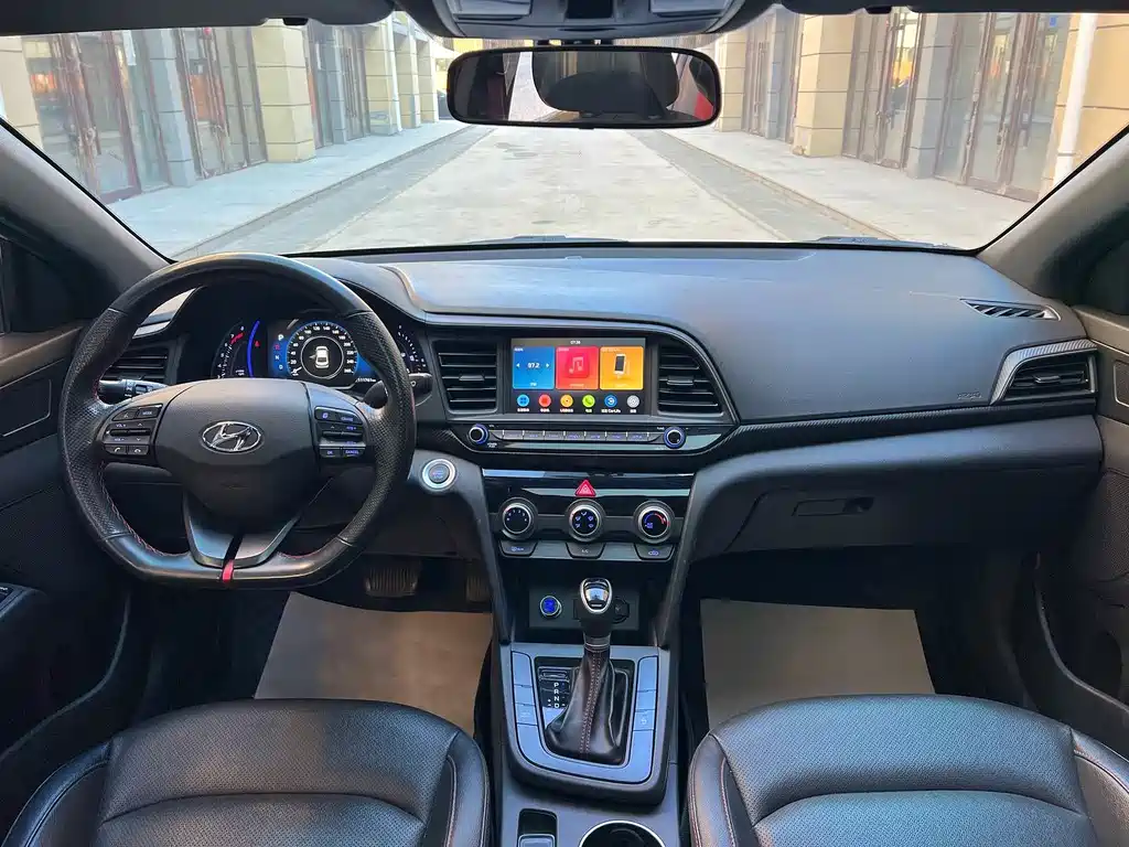 Hyundai Elantra — миниатюра 9