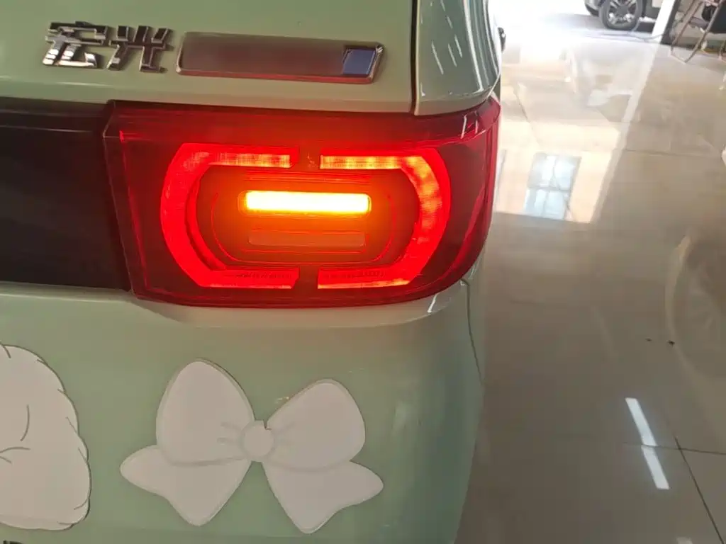 Wuling MINIEV — миниатюра 8