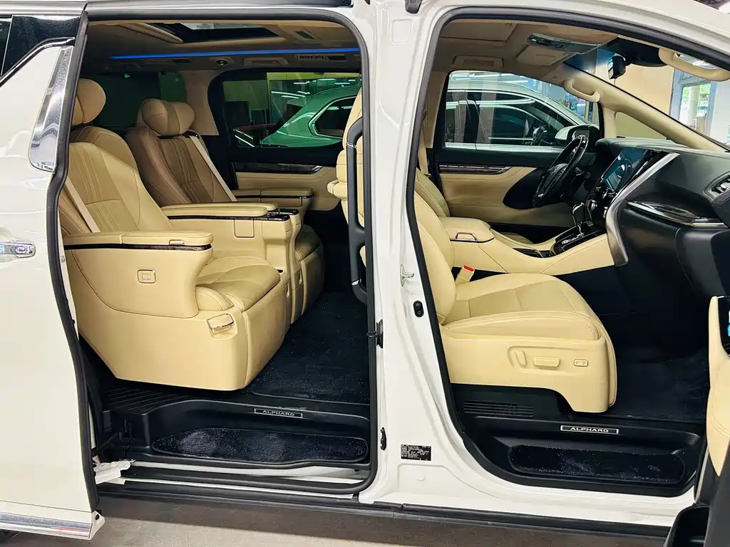 Toyota Alphard — миниатюра 15
