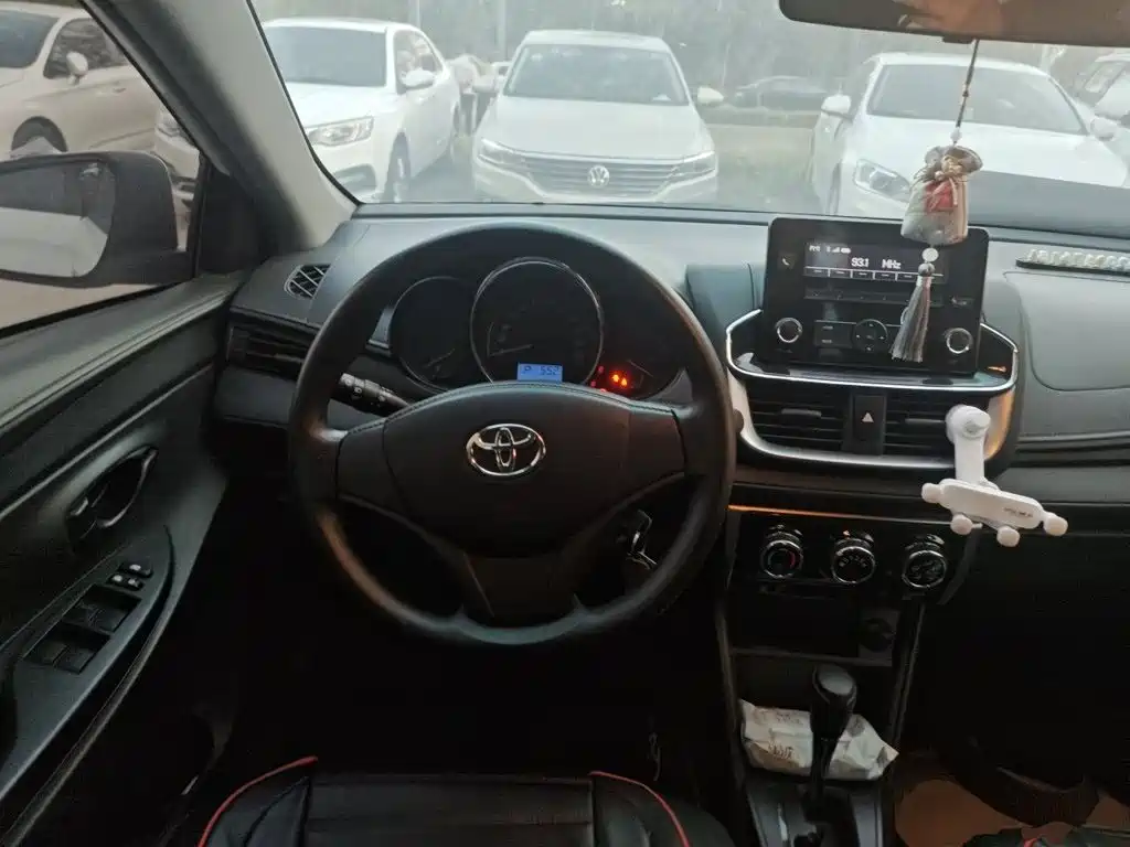 Toyota Yaris L — миниатюра 6