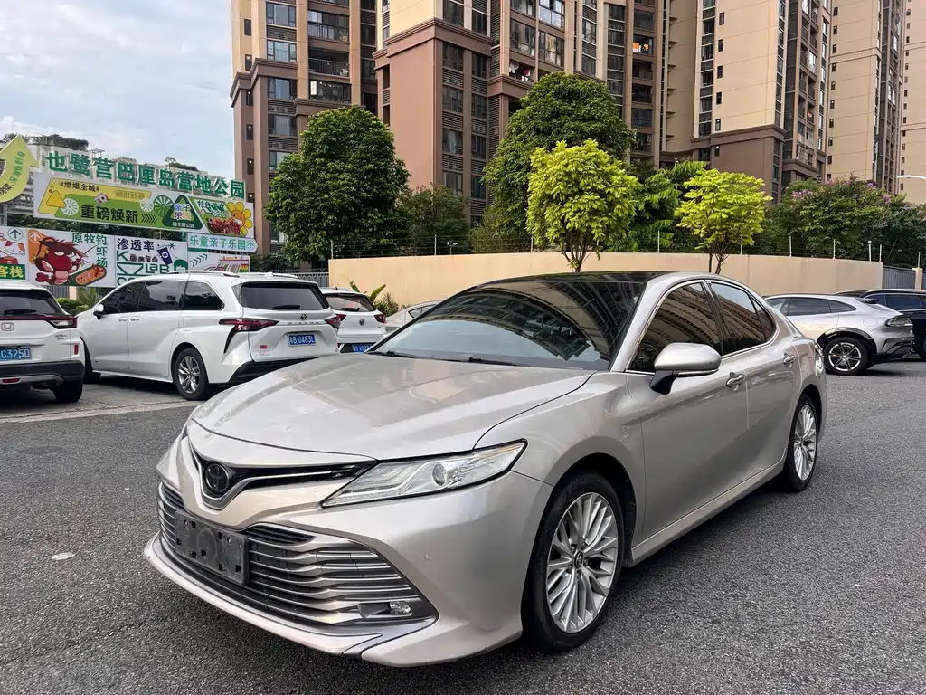 Toyota Camry — миниатюра 3