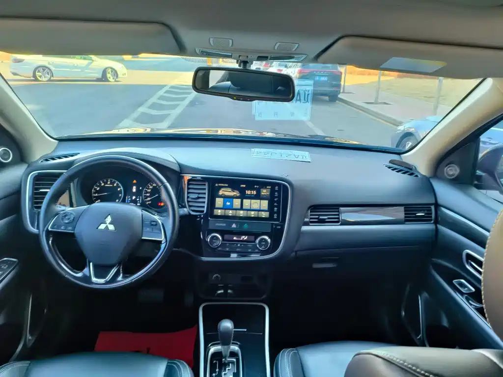 Mitsubishi Outlander — миниатюра 5