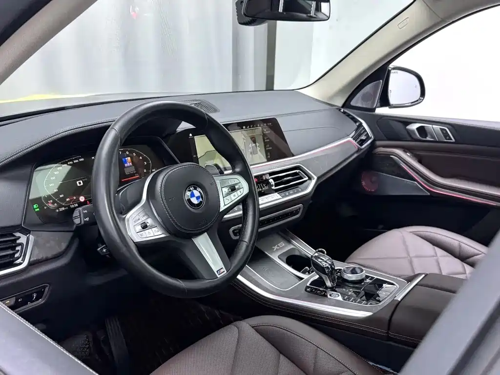 BMW X5 2022 xDrive 30Li M Sport