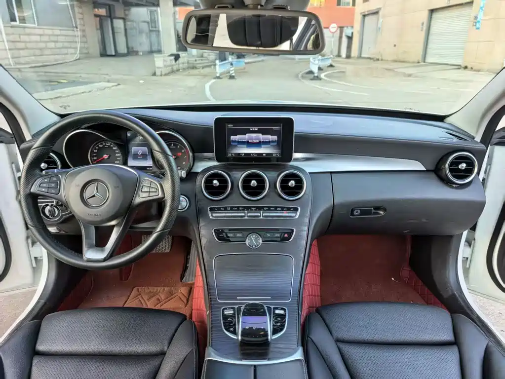 Mercedes-Benz C-Class — миниатюра 11