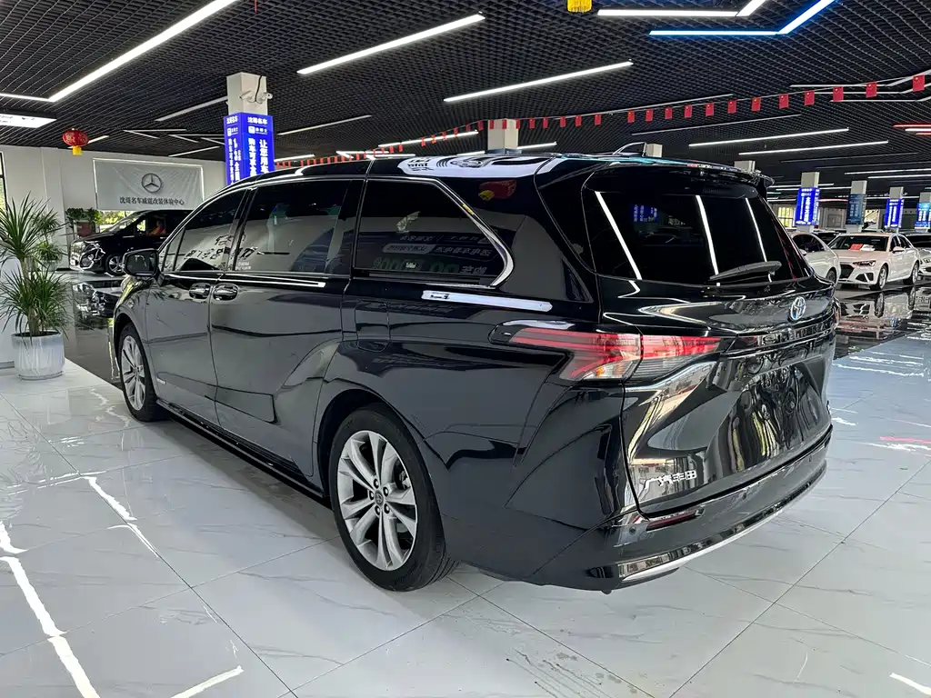 Toyota Sienna 2023 2.5L Luxury