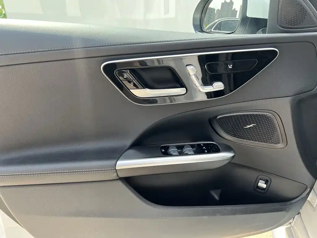 Mercedes-Benz C-Class — миниатюра 12