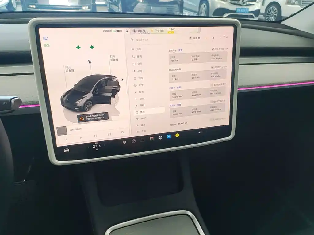 Tesla Model Y — миниатюра 13