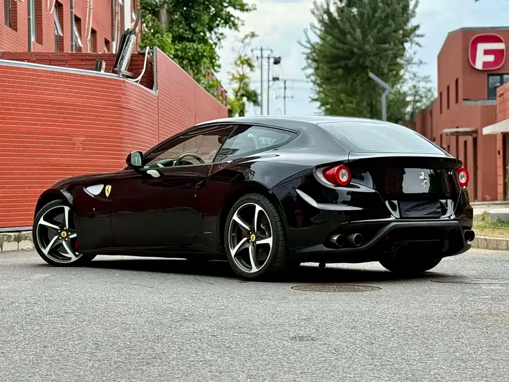 Ferrari FF — миниатюра 4