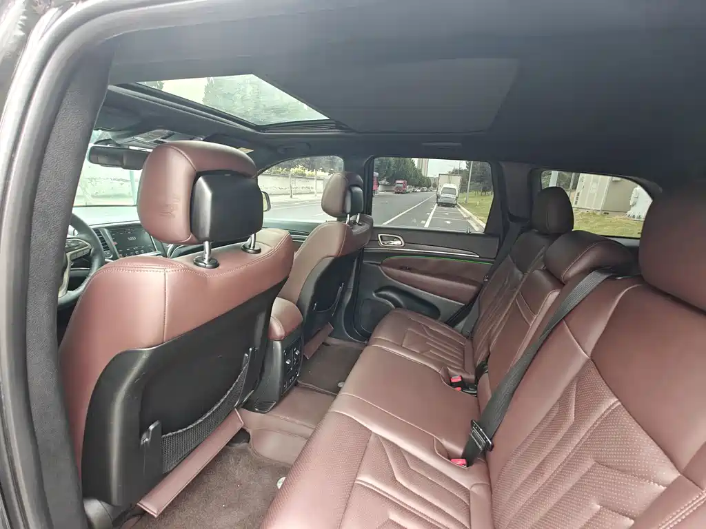 Jeep Grand Cherokee (Import) — миниатюра 15