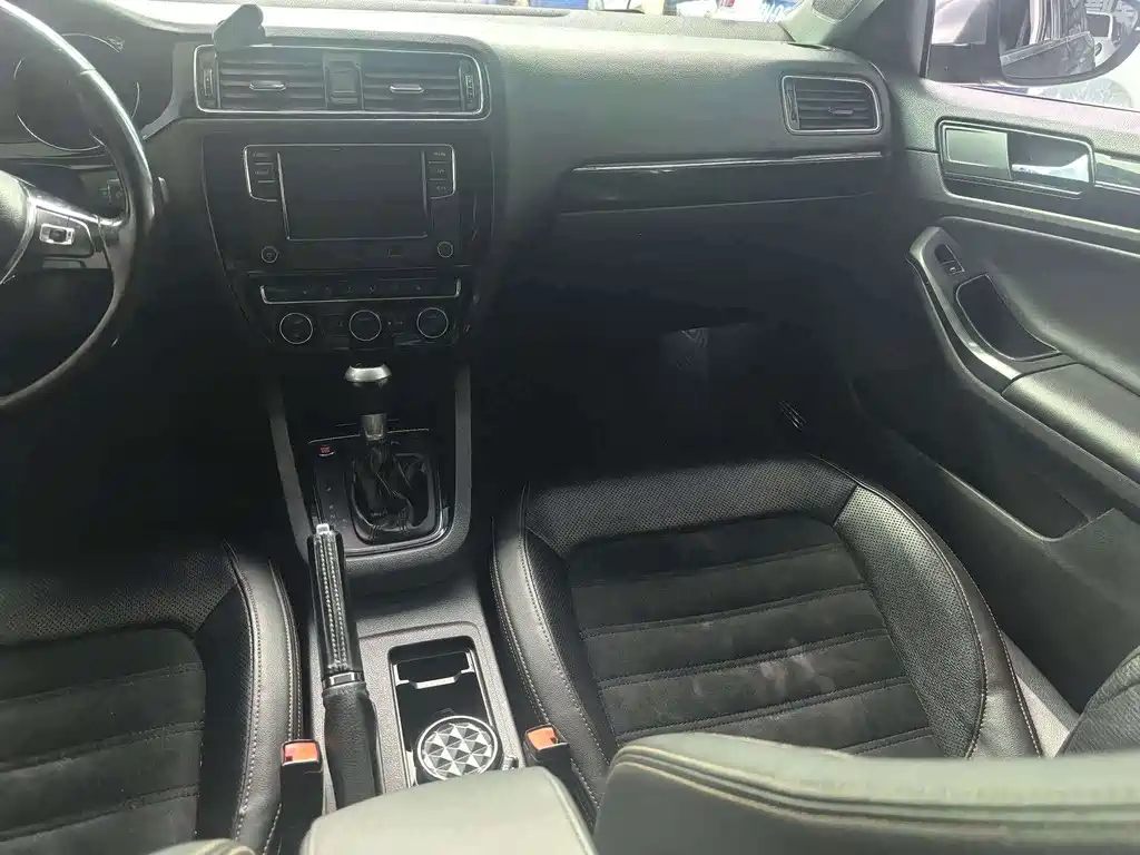 Volkswagen Sagitar — миниатюра 10