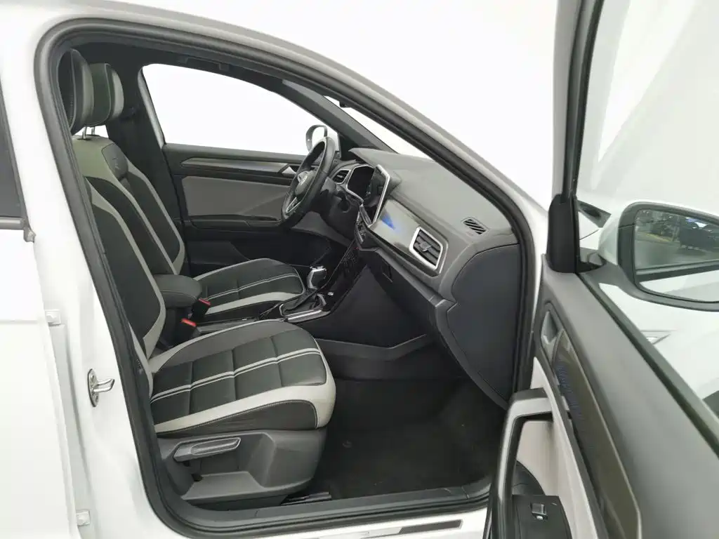 Volkswagen T-Roc — миниатюра 23