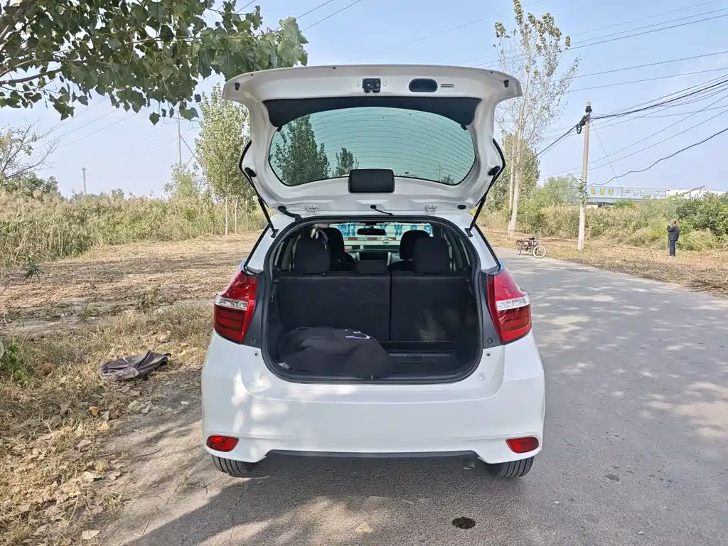 Toyota Yaris L — миниатюра 19