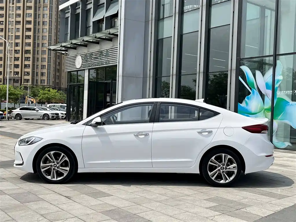 Hyundai Elantra 2016 1.6L AT Elite