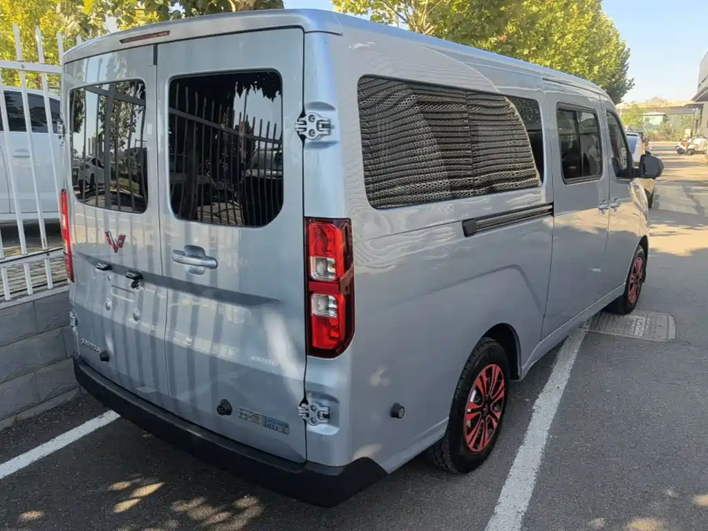 Wuling Yangguang — миниатюра 7