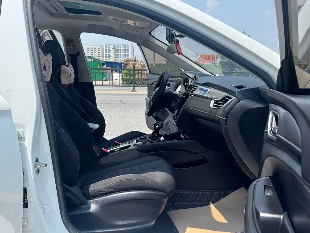 Roewe i5 1.5L Auto 4G Connected Leader Luxury Edition, фото 8