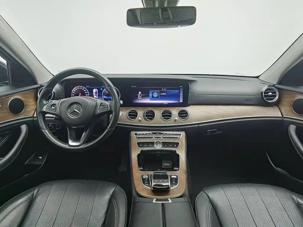 Mercedes-Benz E-Class — миниатюра 5