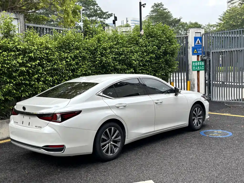 Lexus ES — миниатюра 9