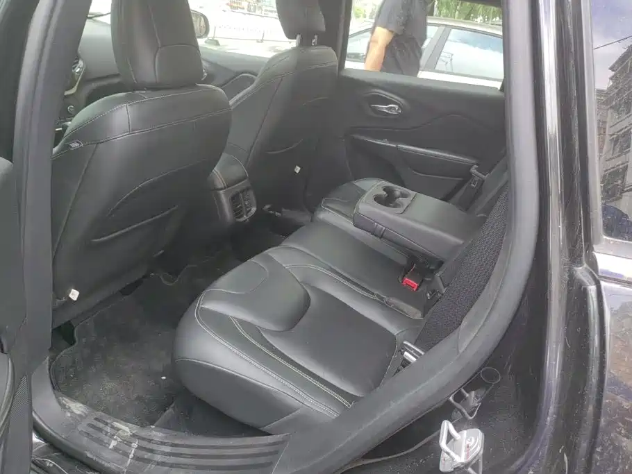 Jeep Cherokee — миниатюра 11