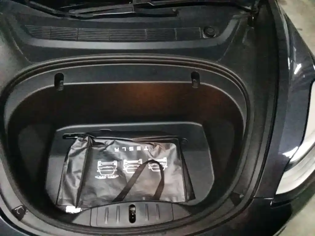 Tesla Model 3 — миниатюра 16